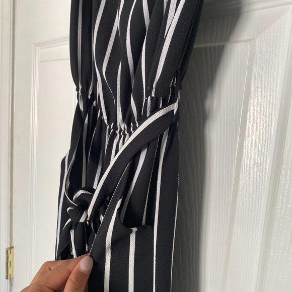 Strapless Black and White Jumpsuit with Tie Belt and Pockets - Picture 4 of 7